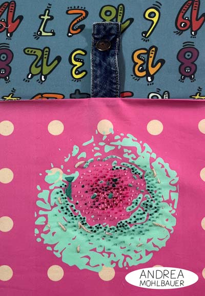 Aufsatztasche mit Stickerei