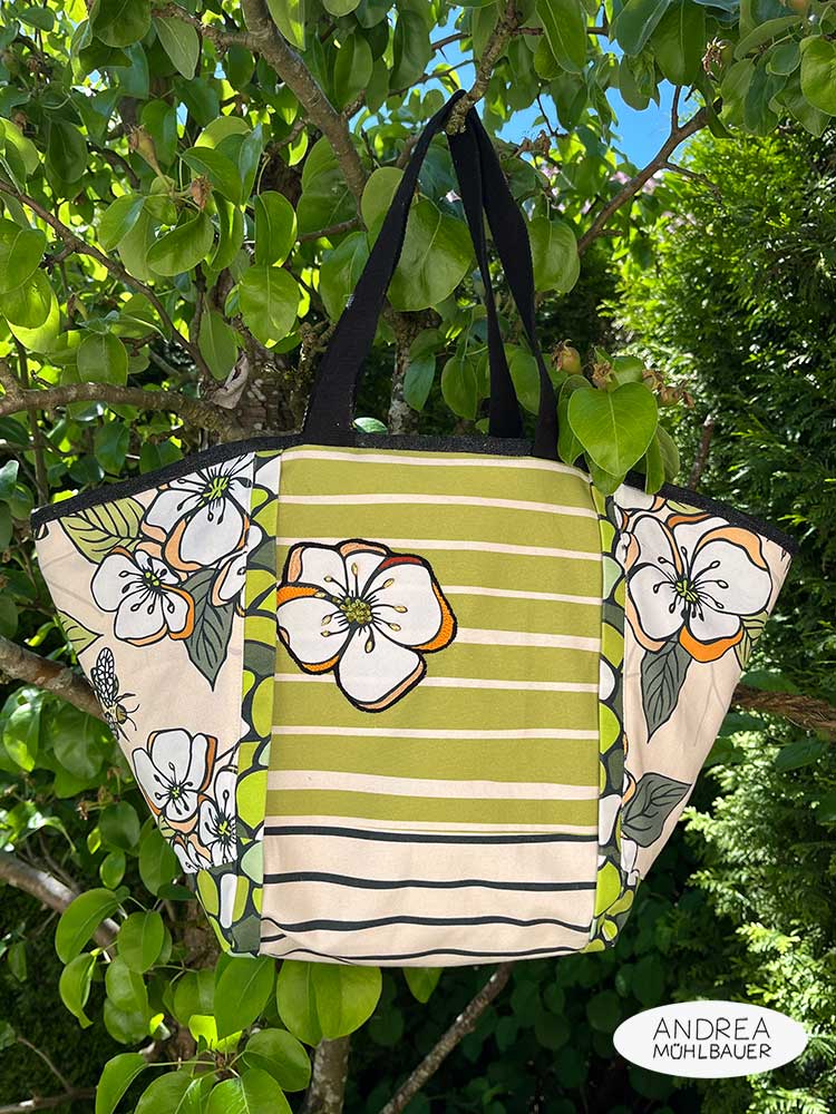 Korbtasche Bienen und Obstblüten beige-grün